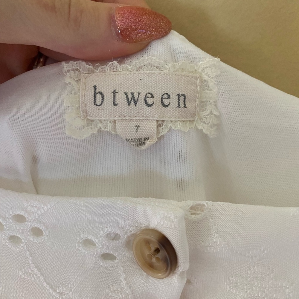 BTWEEN White Eyelet Kids Dress with Ruffle Sleeves - Picture 5 of 6